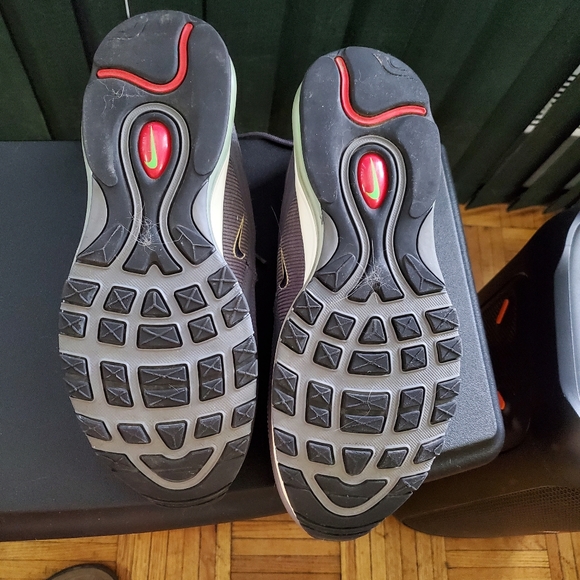 Men Nike Air Max shoes - Picture 2 of 4